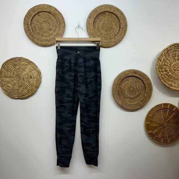 Athleta Gray High Waist High Rise Camoflage Salutation Jogger Camo Small - Picture 3 of 6